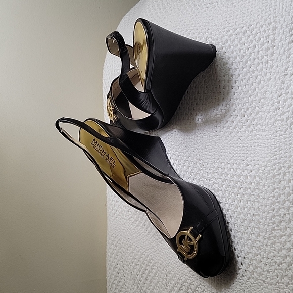 Michael Kors Sling Back Peep Toe Wedge Heels. Size 9M - Picture 6 of 13